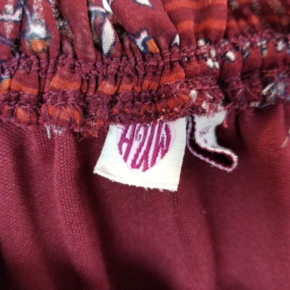 AUW Women’s Burgundy Medium Floral Cold Shoulder - Picture 3 of 8